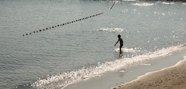 niño, posición, por, el, mar