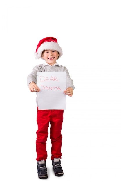 Niño sosteniendo una carta a santa