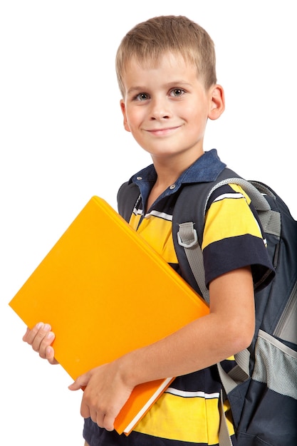 Niño sosteniendo un libro