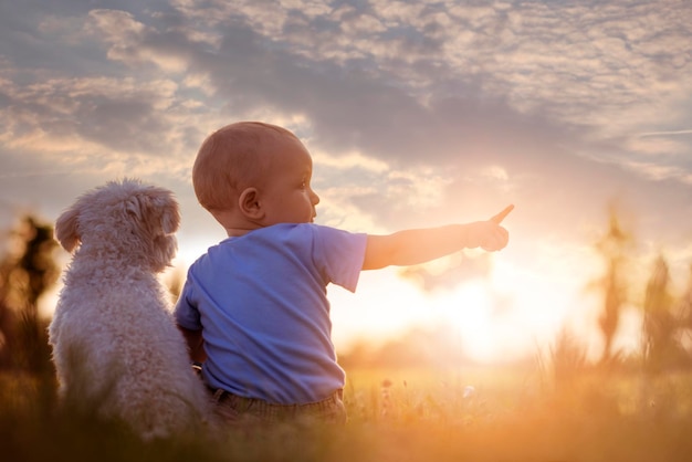 Niño y su cachorro