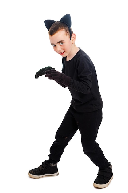 Niño vestido como un gato negro diferentes emociones aisladas Purim Halloween