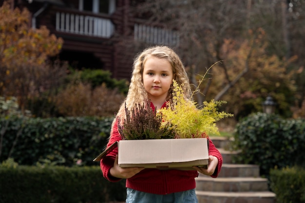 Los niños aprenden sobre el medio ambiente.