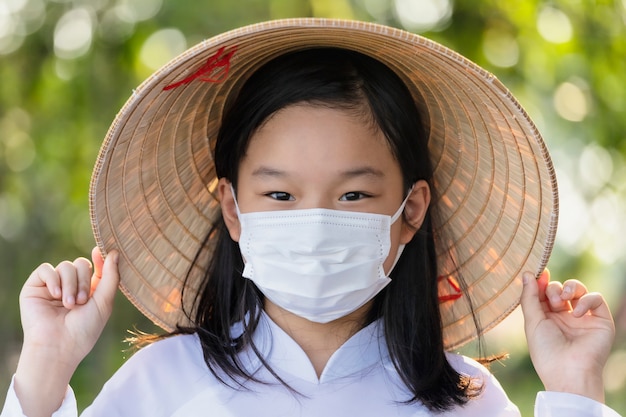 Foto niños asiáticos niña vietnam proteger virus covid-19 o coronavirus usar máscara