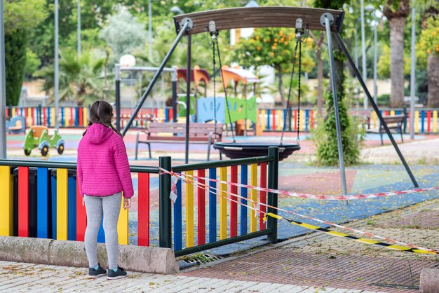 Los niños aún no pueden disfrutar de los parques para evitar el contagio