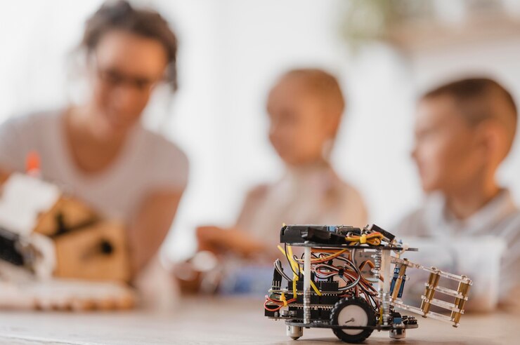 Foto niños desenfocados y maestros aprendiendo una lección de ciencias.