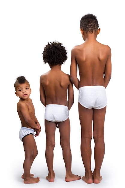 Niños desnudos