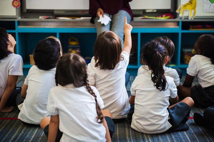Niños felices en la escuela primaria