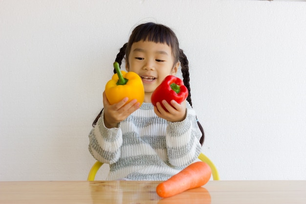 A los niños les gusta comer vegetales.