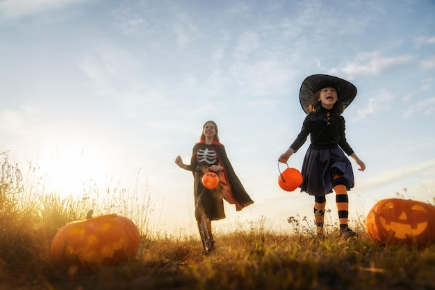 niños en halloween