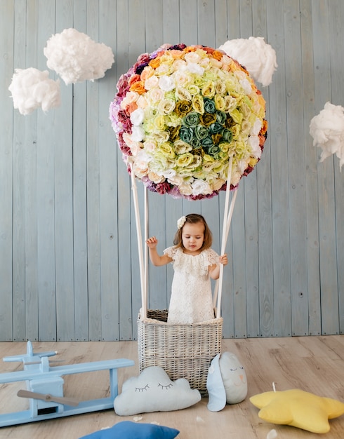 Niños con mamá una hermana en fotografía en el estudio