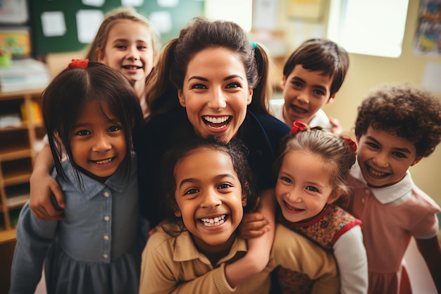 Niños multiétnicos abrazando a un maestro feliz en la escuela muy contentos niños multiétnics abrazando a una maestra feliz en una escuela Montessori generada por IA