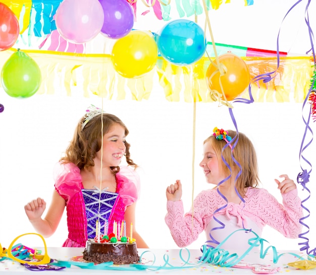 niños niños en cumpleaños fiesta bailando feliz riendo