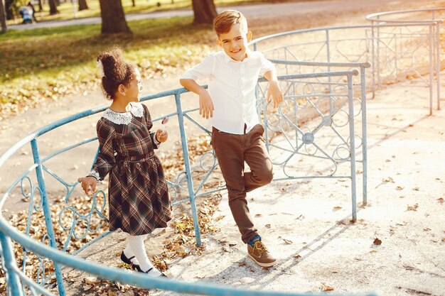 niños en un parque