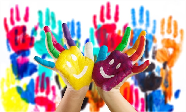 Niños pintados a mano
