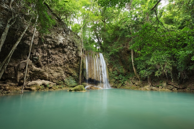 Nivel 3 de Erawan Waterfall en Kanchanaburi, Tailandia