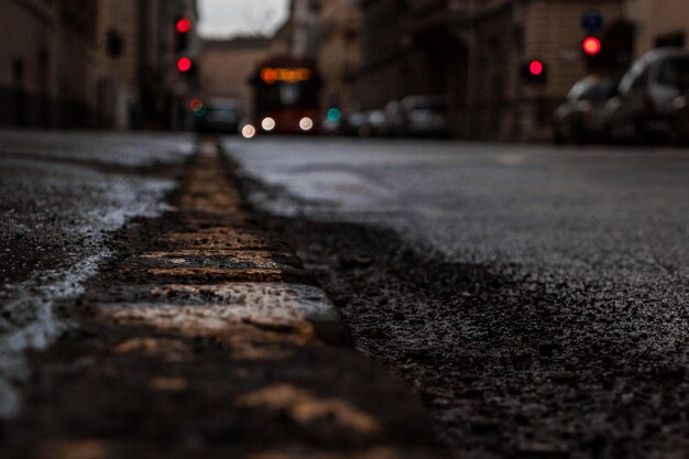 Foto nível da superfície da estrada à noite