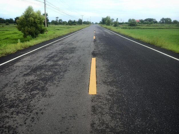 Nível da superfície da estrada em relação ao céu