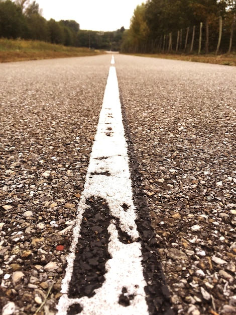 Foto nível de superfície da estrada vazia