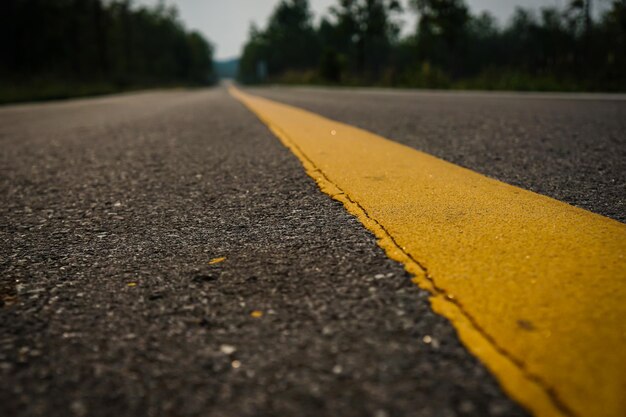 Foto nivel de superficie de la carretera amarilla