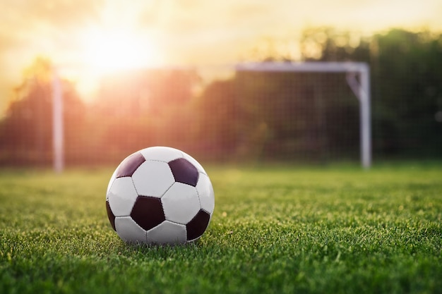 Nivel de la superficie de la pelota de fútbol en el campo