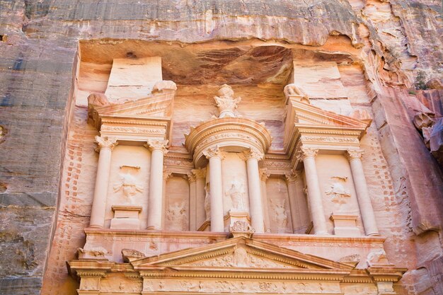 Nível superior da fachada O Tesouro em Petra