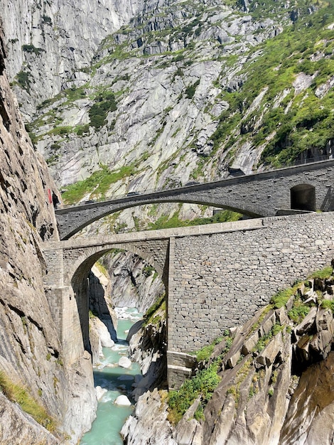 Foto niza pueblo de andermatt suiza casa antigua