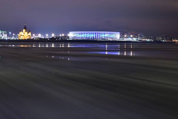 Nizhny Novgorod brilla por la noche