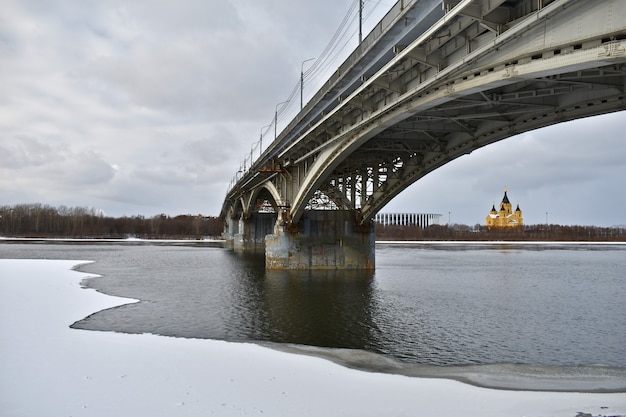 Nizhny Novgorod. río, puente