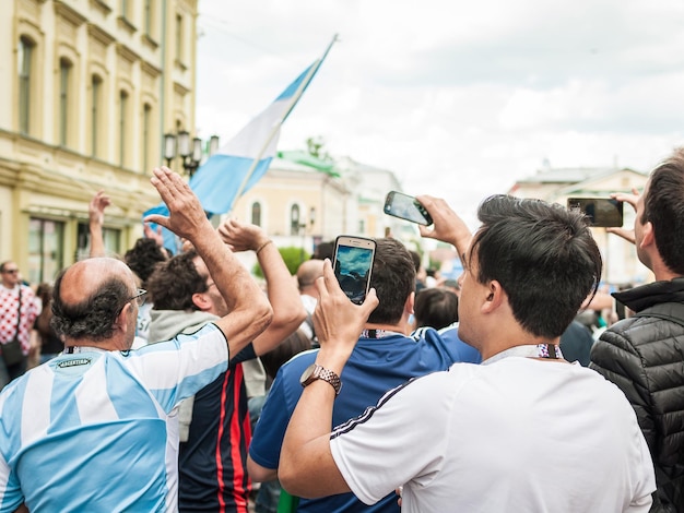 Nizhny Novgorod Rusia el 21 de junio de 2018, los fanáticos del fútbol llegaron a Nizhny Novgorod para la Copa del Mundo Los fanáticos representan a su país