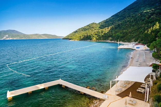 Njivice-Strand in der Bucht von Kotor