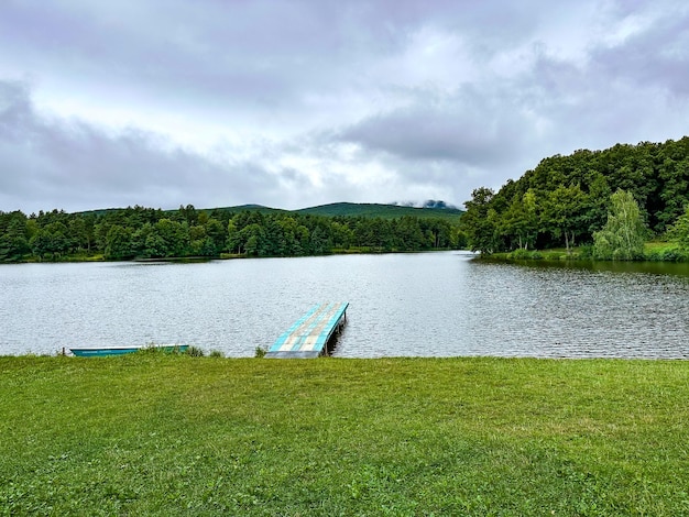 Foto no cais do lago.