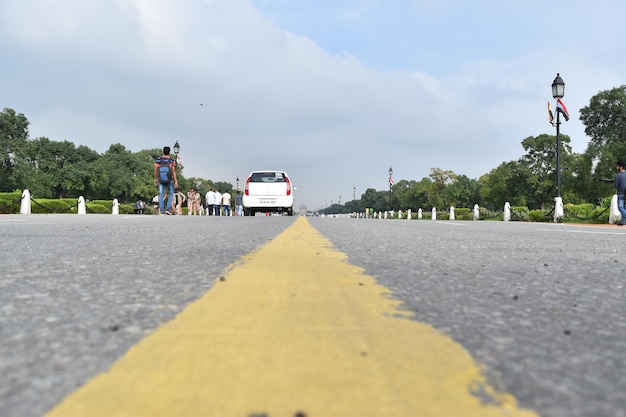 No hay tráfico en la carretera de Delhi, ciudad limpia