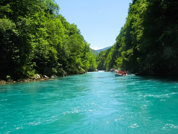 No norte do montenegro, passou competições de rafting. a competição contou com a presença de representantes de diferentes países.