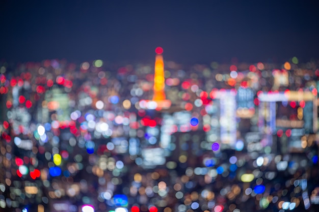 Foto noche borrosa bokeh luz edificio de oficinas de la ciudad de japón, fondo abstracto