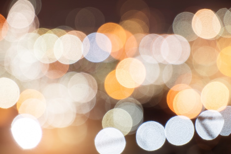 Foto noche de la ciudad con luces bokeh