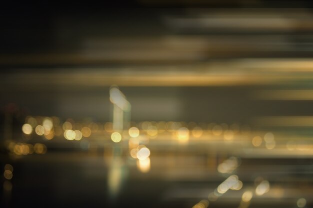 La noche defocused de la ciudad filtró el fondo abstracto del bokeh.