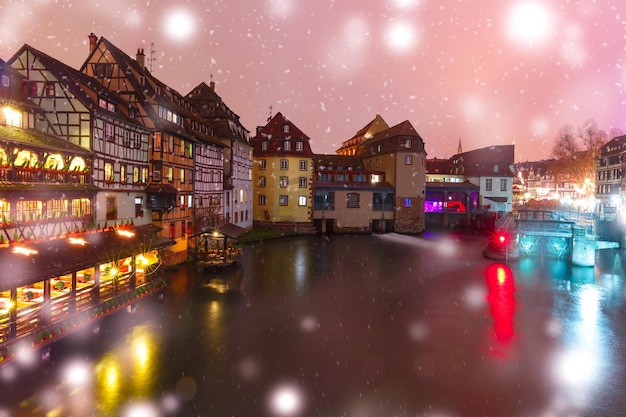 Noche Petite France en Estrasburgo Alsacia