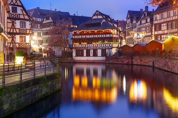 Noche Petite France en Estrasburgo Alsacia