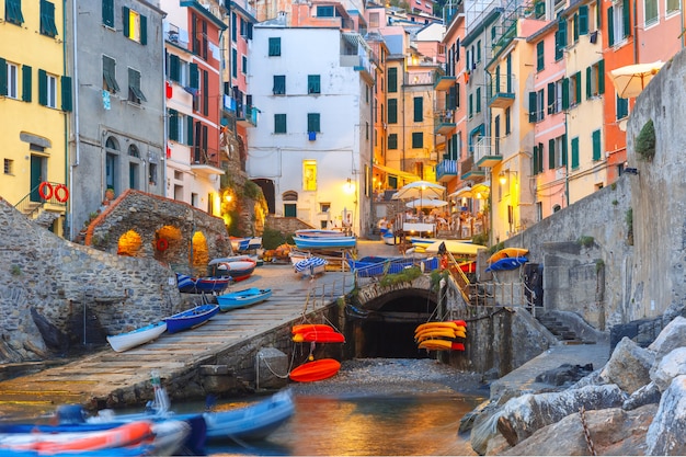 Noche Riomaggiore, Cinque Terre, Liguria, Italia