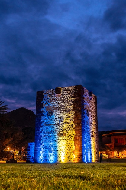 Noche en la Torre del Conde iluminada por la noche en San Sebastián de La Gomera Islas Canarias