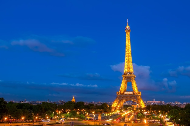 Noche de Verano y Luces de la Torre Eiffel