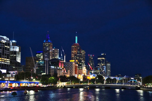 Noite à beira-mar em Melbourne