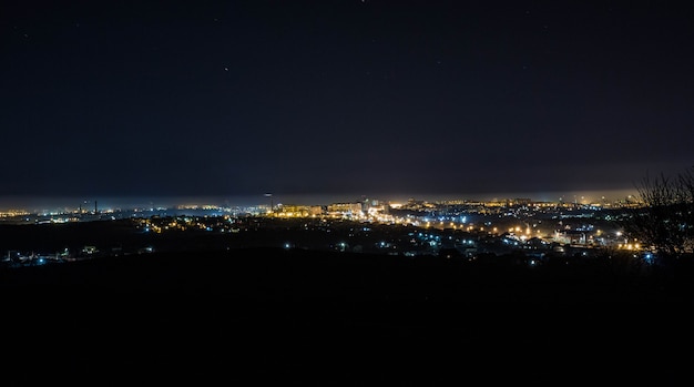 Noite iluminada paisagem da cidade