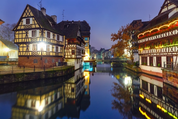 Noite petite france em estrasburgo, alsácia