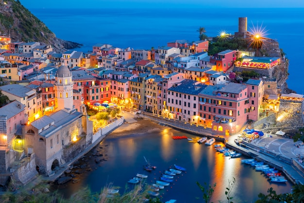 Noite Vernazza, Cinque Terre, Ligúria, Itália