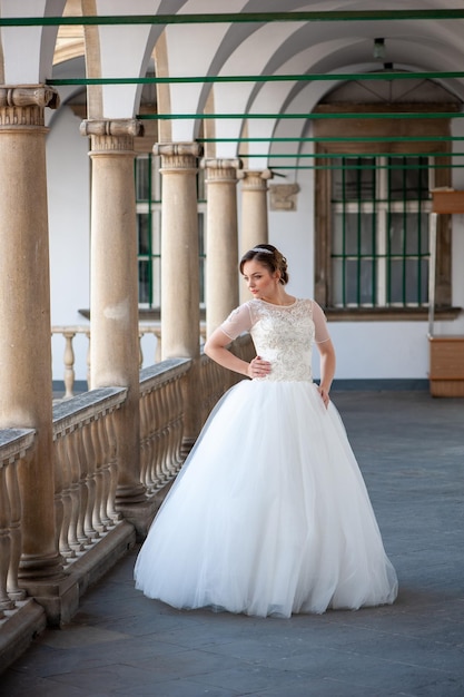 Noiva em um vestido branco