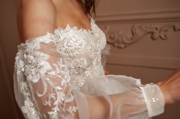 Foto noiva linda em um vestido de noiva luxuoso