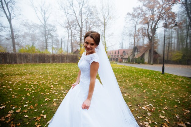 Foto noiva linda no vestido de casamento