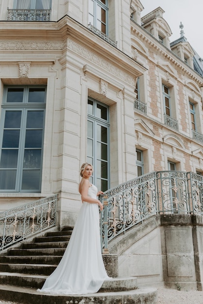 Noiva perto do castelo na França
