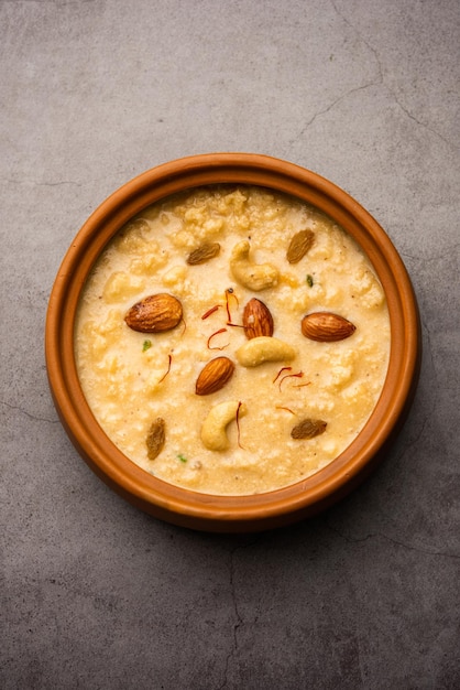 Nolen Gurer Chanar Payesh oder Milchpudding aus Hüttenkäsereis und Jaggery Bengali Sweet Rezept